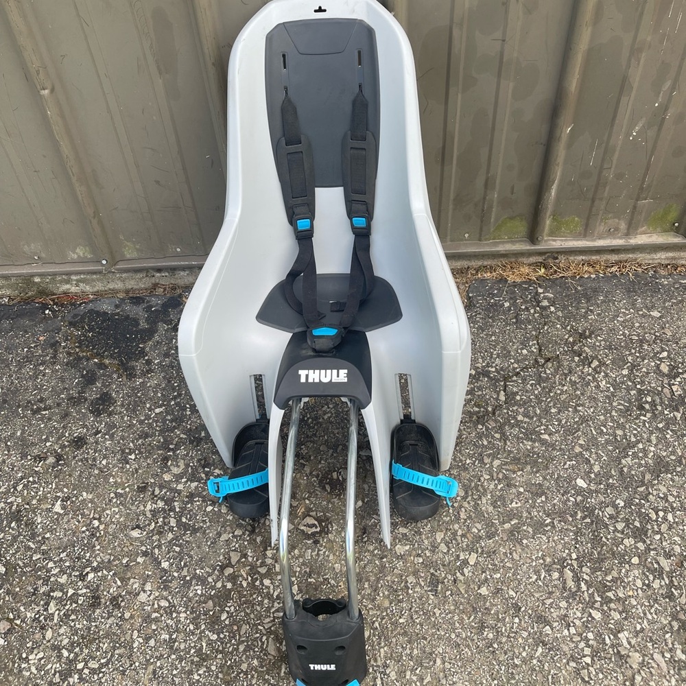 Thule ride-along bike baby seat light gray with lock and key